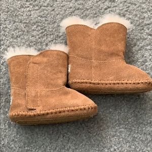 Tan uggs size 2/3